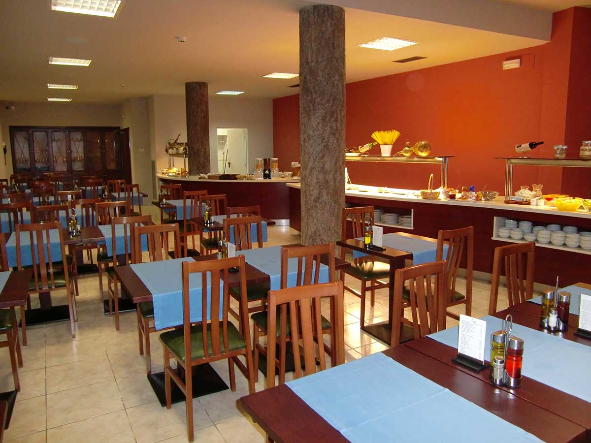 Servicios: En el Hotel Petit Palau disponemos de servicio de comedor