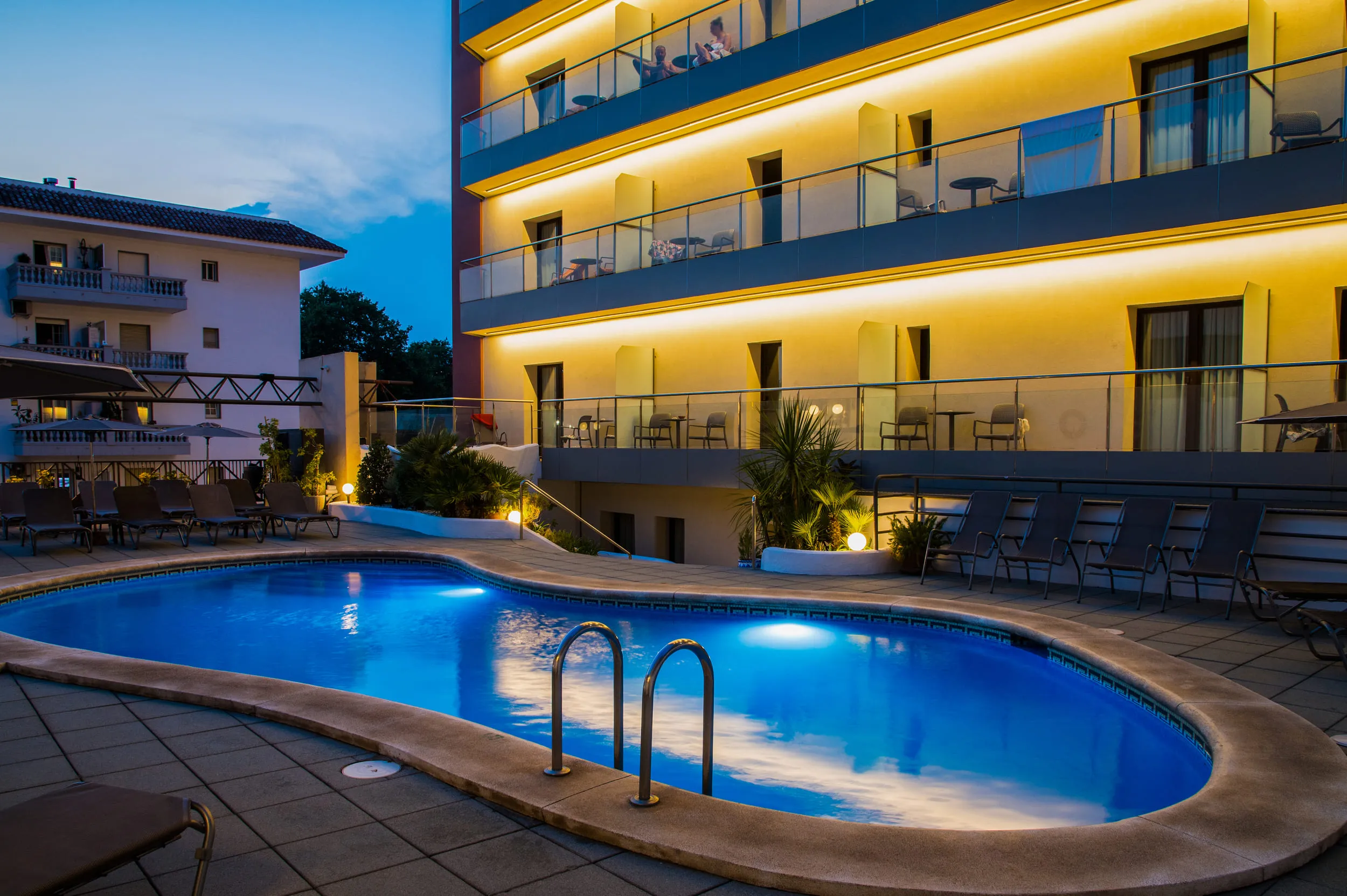piscina nocturna blanes
